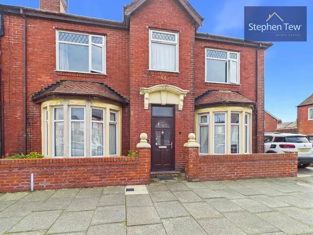 Highfield Road, Blackpool, FY4, photo 1
