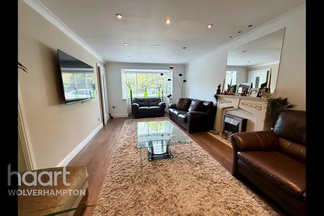 Barbel Drive, WV10, photo 2