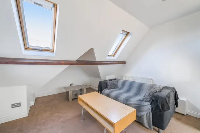 Station Approach, West Byfleet, KT14, photo 2