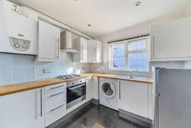 Station Approach, West Byfleet, KT14, photo 3