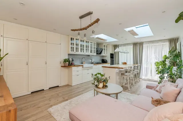Photo 3 — Hathaway Road, Grays, Essex, RM17