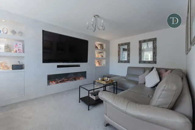 Photo 3 — Scafell Close, Rivacre, CH66 1TZ