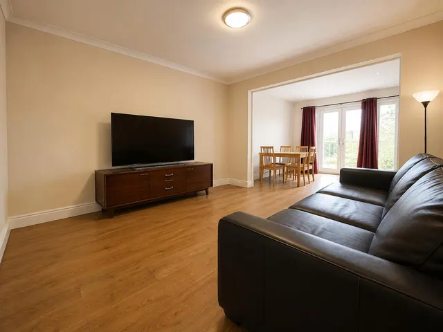Tanfield Avenue, Neasden, NW2, photo 1