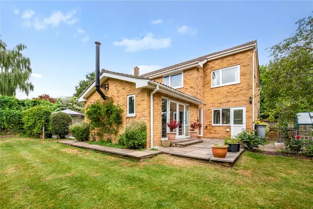 Photo 2 — Manningford Close, Winchester, Hampshire, SO23