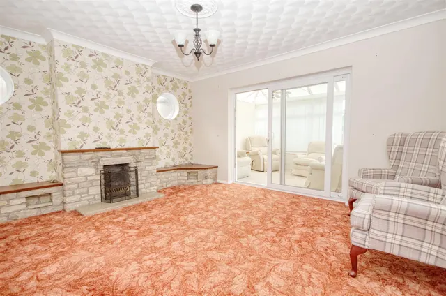 Photo 2 — Charmwen Crescent, West End, Southampton, SO30 3AQ