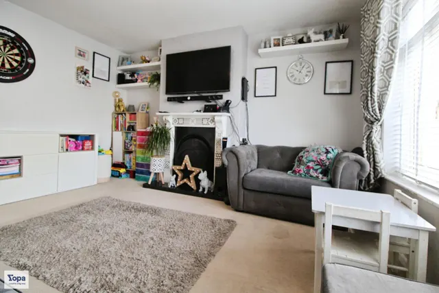 Upland Crescent, West Mersea, CO5, photo 3