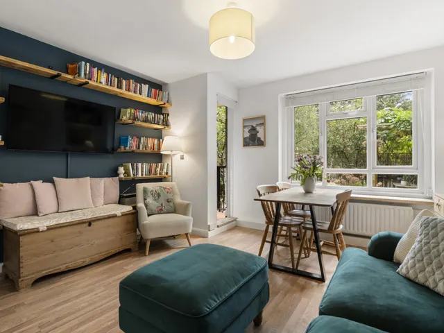 Elizabeth Gardens, London, W3, photo 2