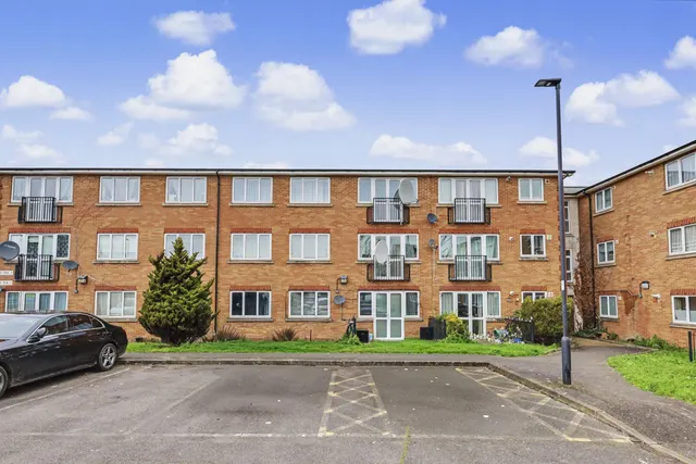 Bullsmoor Way, Waltham Cross, EN8, photo 1