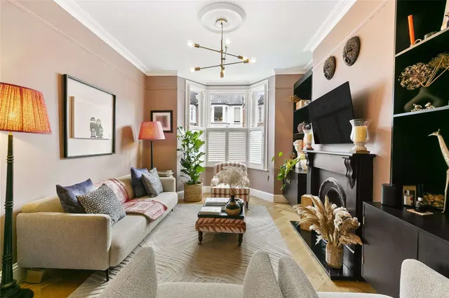 Hydethorpe Road, London, SW12 0JE, photo 1