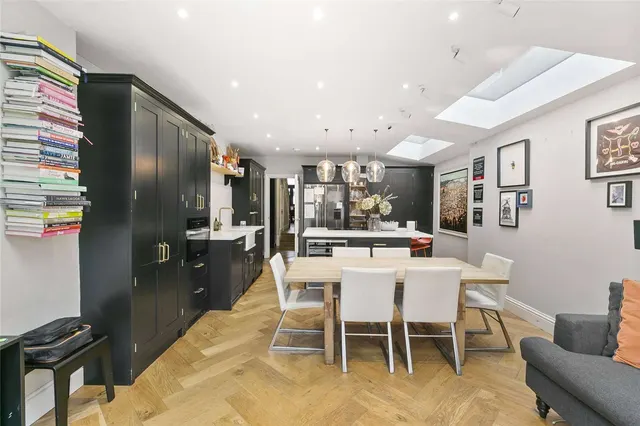 Photo 3 — Hydethorpe Road, London, SW12 0JE