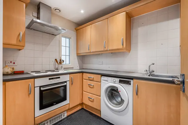 Old Dairy Close, Fleet, GU51, photo 3