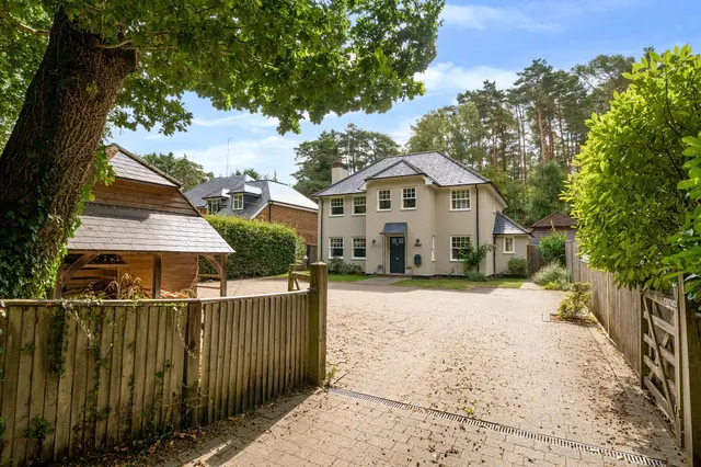 Frensham Vale, Farnham, GU10, photo 1