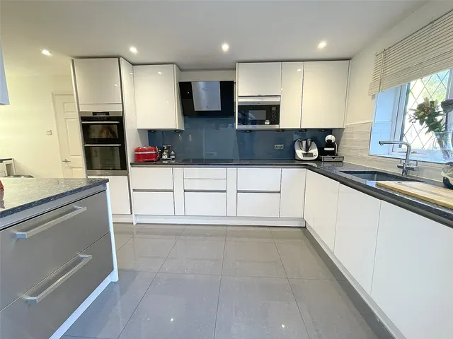 Tenby Road, Frimley, GU16, photo 2