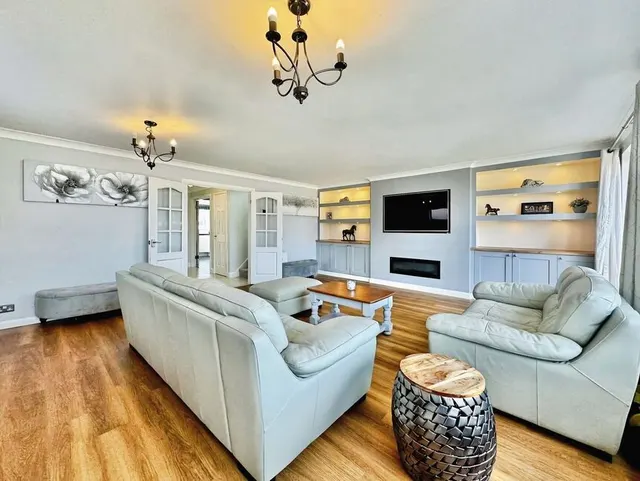 Photo 2 — Dahlia Drive, Swanley, Kent, BR8
