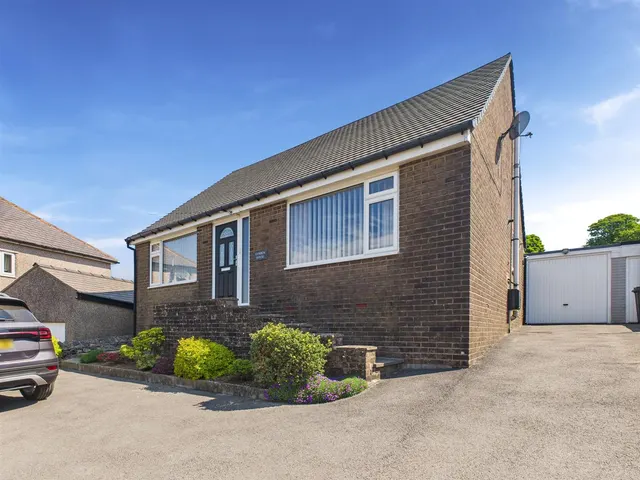 Harpur Hill Road, Buxton, photo 1