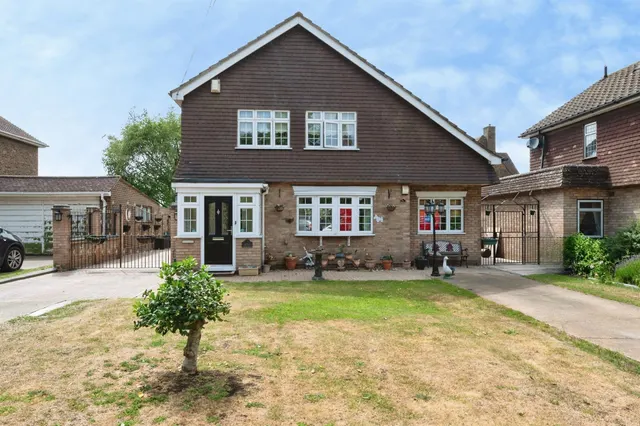 Marian Close, North Stifford, Grays, photo 1