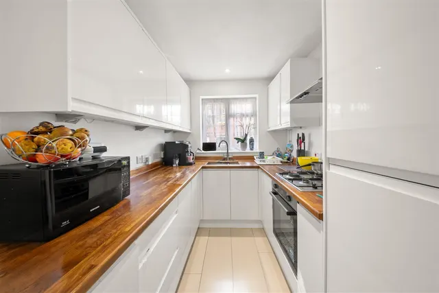 Northfield Road, Heston, photo 2