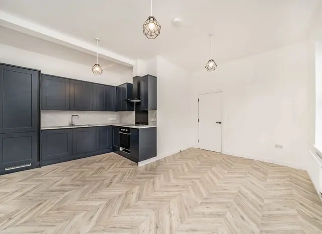Queens Crescent, Kentish Town, NW5, photo 1