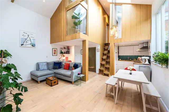 Bloemfontein Way, Shepherds Bush, London, W12 7BQ, photo 1