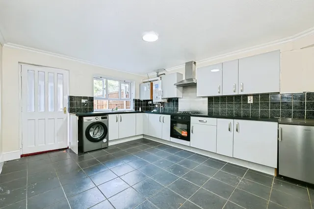 Photo 3 — Soudan Drive, NOTTINGHAM, Nottinghamshire, NG2