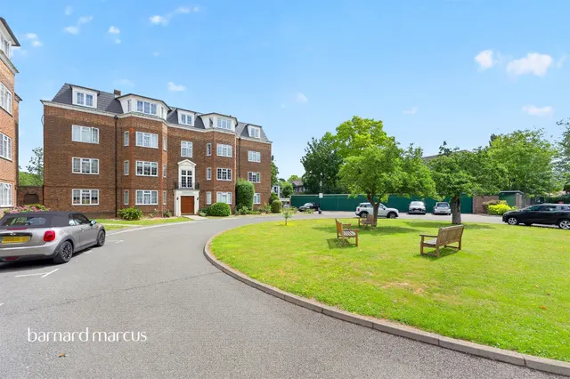 Orchard Court, Worcester Park, photo 1