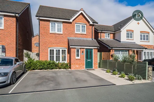 3 bedroom house — Grayling Avenue, Ellesmere Port, CH66 1UD