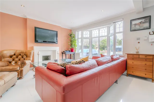 Photo 3 — Grasmere Avenue, London, SW15