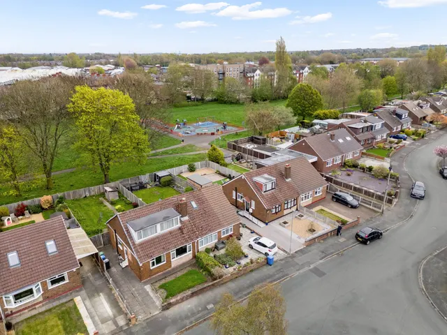 Photo 2 — Burgess Avenue, Warrington, Warrington, WA4 6QZ