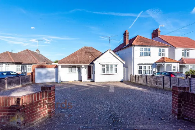 2 bedroom house, Ware Road, Hoddesdon, EN11