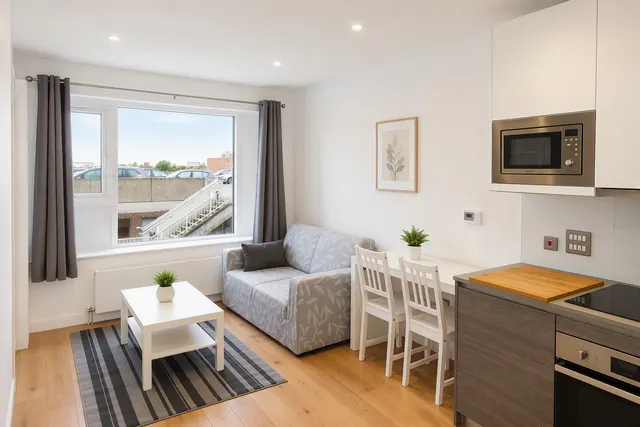 Photo 3 — Central House, Hounslow, TW3