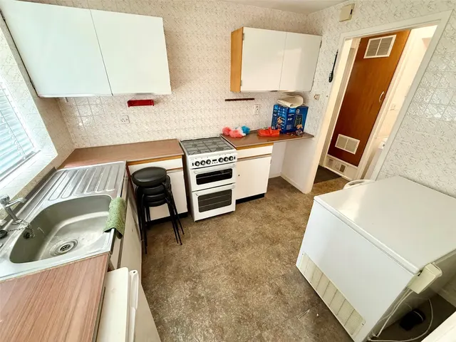 Photo 2 — Lime Tree Walk, Stourport-on-Severn, Worcestershire, DY13 8TY