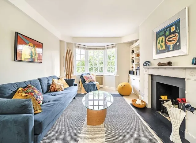 Photo 2 — Whiteheads Grove, Chelsea, SW3