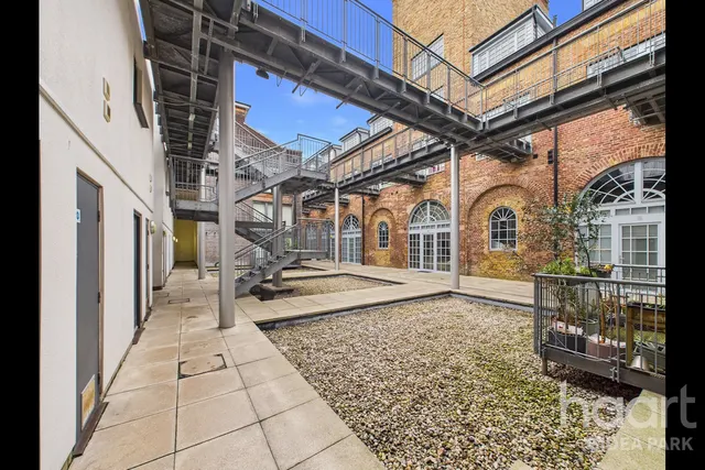 North Block The Railstore, Gidea Park, RM2, photo 2