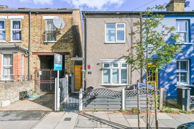 2 bedroom house, London, W7