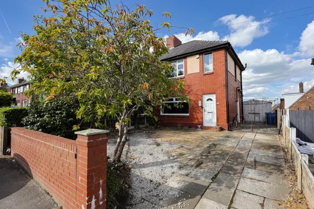 Avondale Street, Standish, photo 1