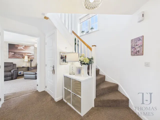 Bluebell Avenue, Cotgrave, NG12, photo 2
