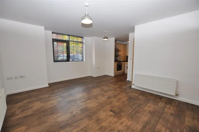 Caxton Court, Burton-On-Trent, DE14, photo 3