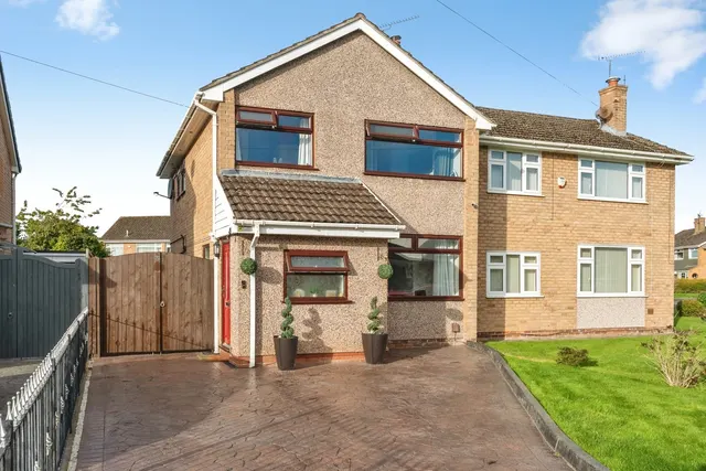 Adam Avenue, Great Sutton, CH66, photo 1