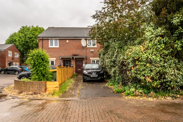 18 Keller Crescent, London, photo 1