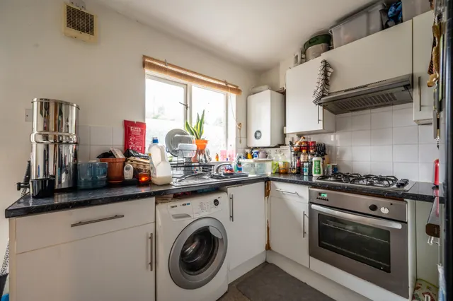 Photo 3 — 18 Keller Crescent, London