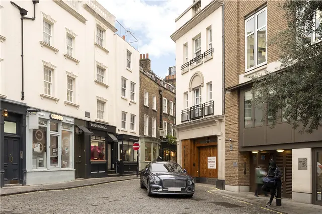 Avery Row, London, W1K, photo 1