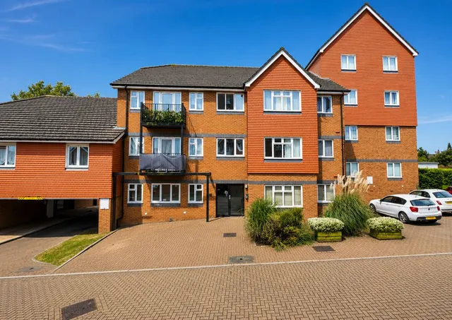 Tower Close, East Grinstead, East Grinstead, RH19 3RT, photo 1
