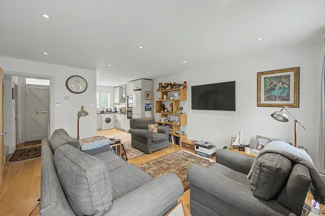 Photo 3 — 13 Heralds Place, London