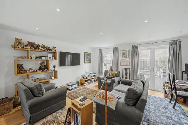 Photo 2 — 13 Heralds Place, London