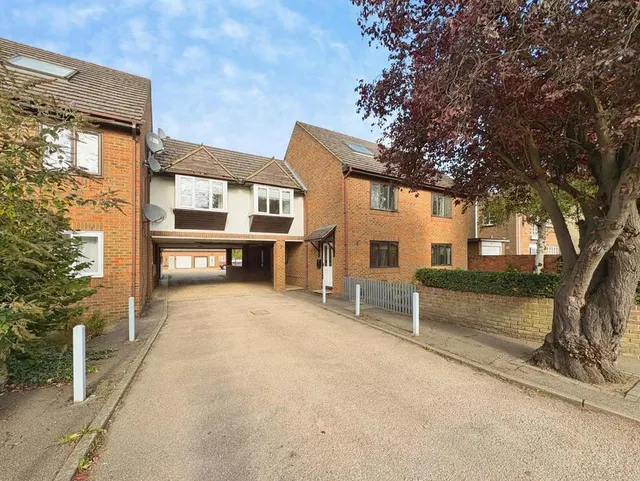 Bicester Road, Aylesbury, HP19, photo 1