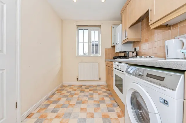 Photo 3 — Parr Close, Chafford Hundred, Grays, Essex, RM16