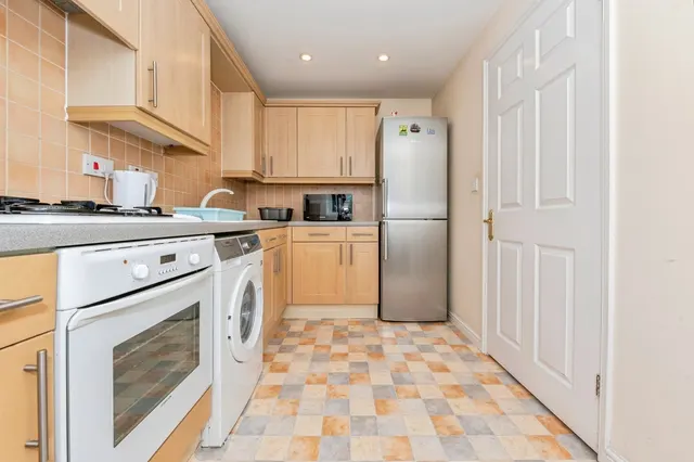 Photo 2 — Parr Close, Chafford Hundred, Grays, Essex, RM16