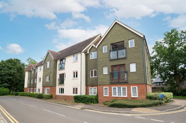 Fairbank Road, Southwater, RH13, photo 1