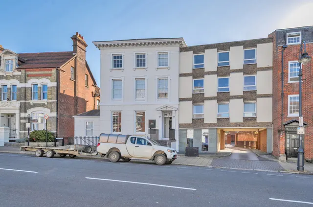 High Street, Fareham, PO16, photo 1