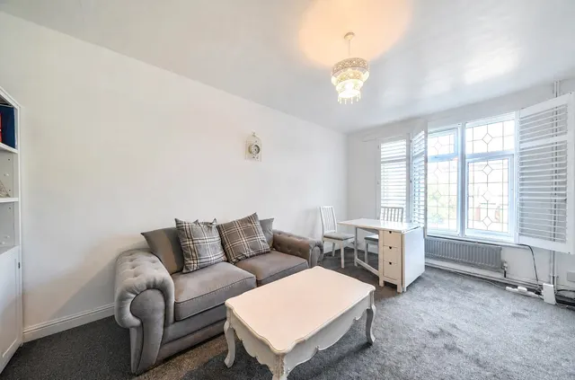 Photo 3 — Mottisfont Road, Abbey Wood, SE2